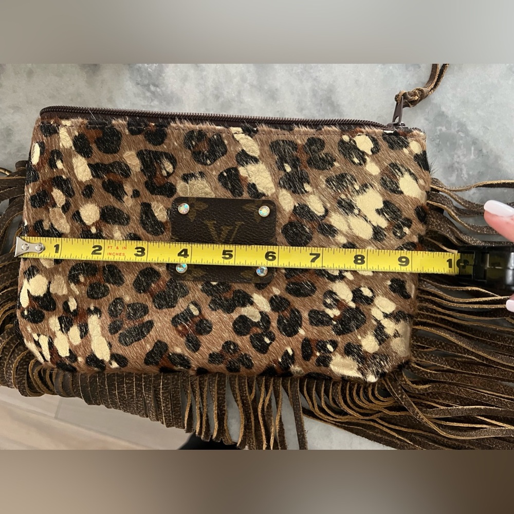 Unique leather crossbody bag. - Picture 3 of 4